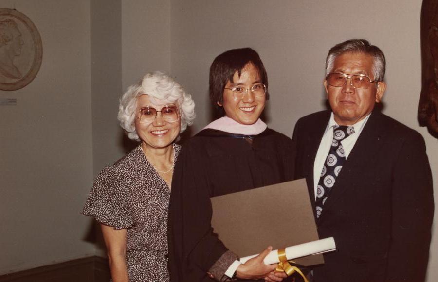 1984年，保罗在皮博迪学院的毕业典礼上.