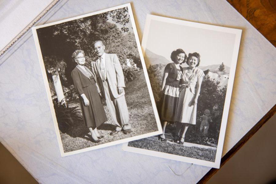 左至右:多萝西(阿姨), Kikkie(母亲), 祖父和祖母住在蒙特西托的布伦戴奇庄园.